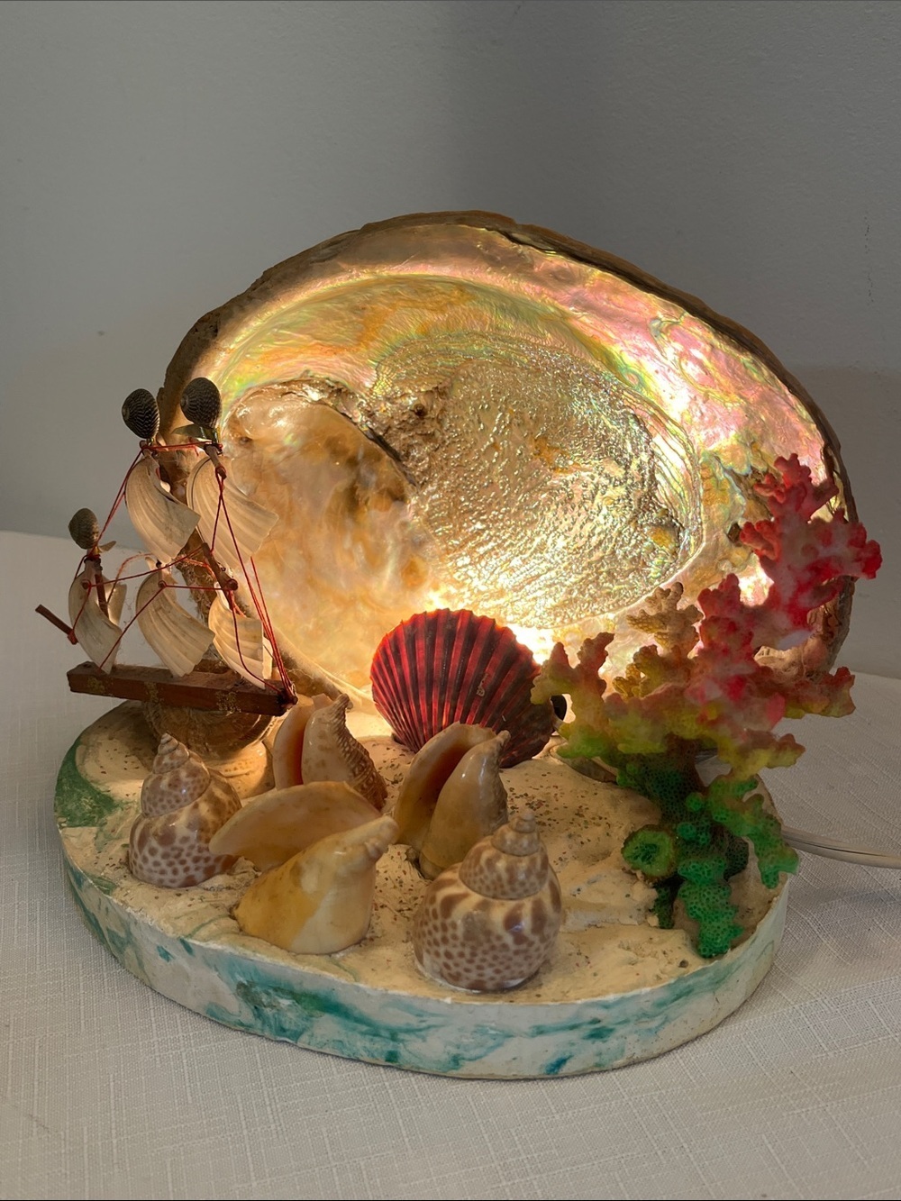 Vintage mid-century seashell TV lamp night light
abalone sailboat coral shells